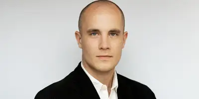 Viktor Göranson, sakkunnig Akavia